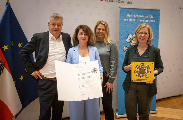 Kulturminister Werner Kogler, GF Martina Malzer, Nachhaltigkeitsbeauftragte Sonja Eckhardt-Moser und Klimaschutzministerin Leonore Gewessler | Foto: BMKÖS/HBF/Trippolt