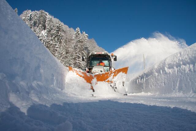 Der Maschinenring sorgt in Salzburg gemeinsam mit anderen Institutionen für freie Fahrt sowie Sicherheit auf Straßen, Wegen und Plätzen. | Foto: Maschinenring Österreich