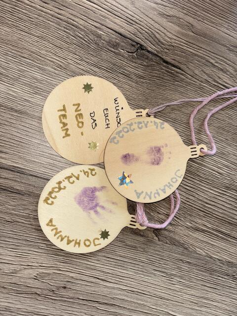 Ein Geschenk des Teams der Neo-Intensiv für Johannas Eltern. Die Hände und Füße waren nur ein paar Zentimeter groß. | Foto: Karrer