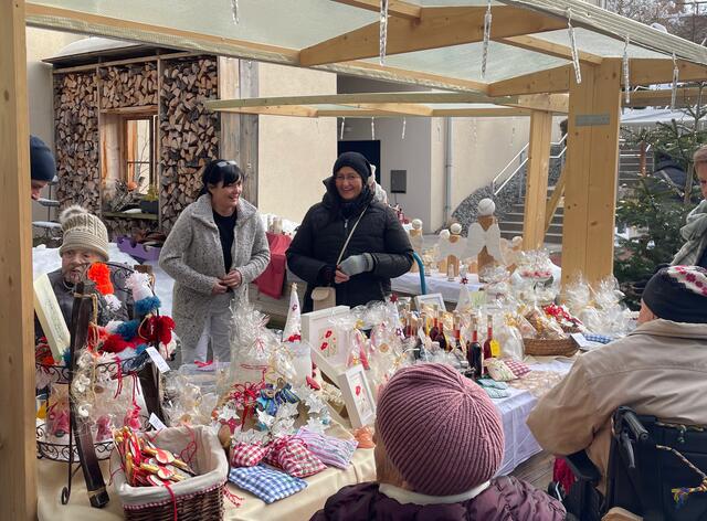 Im Innenhof des Altenheim Haslach findet am 8. Dezember der Punschnachmittag statt.  | Foto: Schörgenhuber