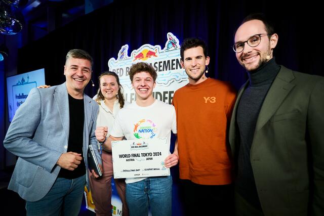 Mathias Haas, Lisa Marie Fassl, Patrick Funke-Rapp, Dominic Thiem und Georg Letgeb (v.l.) freuen sich über Funke-Rapps Einzug ins Finale.  | Foto: Philipp Carl Riedl / Red Bull Content Pool