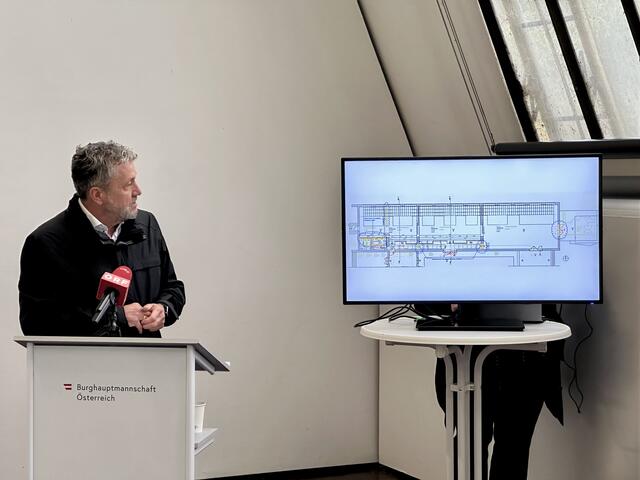 Burghauptmann, Reinhold Sahl, präsentierte die neuen Pläne.  | Foto: Presseabteilung BHÖ