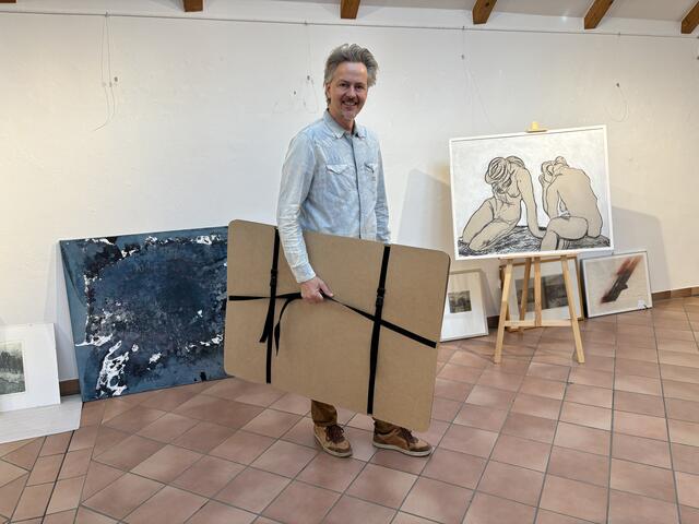 Hat man sich für sein Wunsch-Kunstwerk entschieden, kann man es zum vereinbarten Termin mit nach Hause nehmen. | Foto: MeinBezirk/Barbara Vorraber