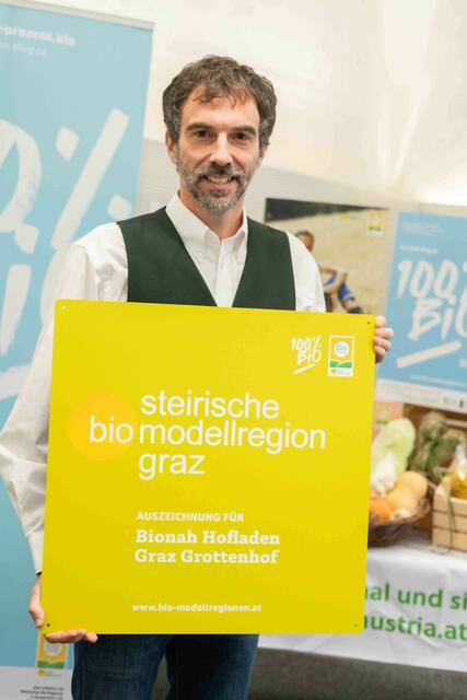 Biobauer Ferdinand Köberl führt erfolgreich die Biomodellregion Graz und wurde dafür ausgezeichnet | Foto: LK Steiermark/Danner