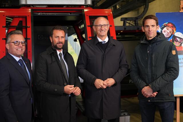 (v.li.) Franz Sailer (Obmann Fachgruppe Autobusunternehmen WK Tirol), Sportreferent LHStv Georg Dornauer, LH Anton Mattle und Reinhard Klier (Obmann Fachgruppe Seilbahnen WK Tirol) | Foto: Julia Perktold