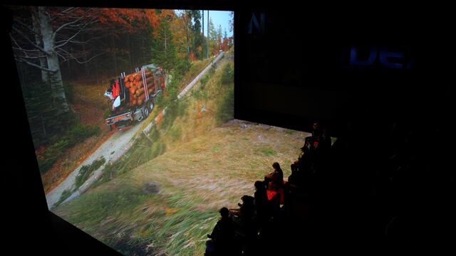 Nach dem Vortrag stand ein Rundgang durch die PALFINGER World auf dem Programm. 