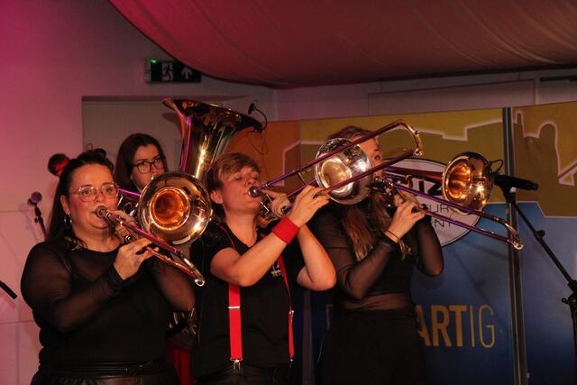 Die "Desperate Brasswives" spielten in KIrchdorf