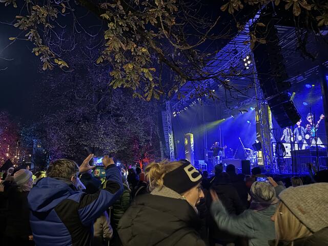 Die Party-Band "BÄÄM" hat den Reuttener Untermarkt gerockt. | Foto: Christine Posch