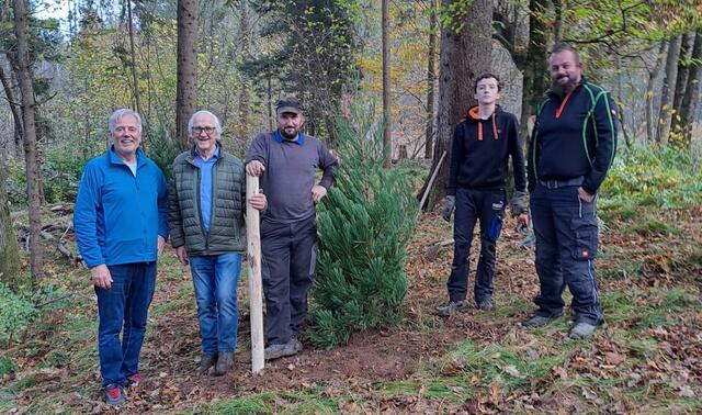 Bürgermeister außer Dienst Gerhard Visotschnig (vo. li.), Unternehmer Volkmar Modre, Markus Rebernig, Franz Macher und Bernhard Verschnig | Foto: Privat