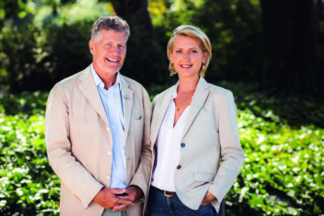  „Die österreichische Gastronomie hat einmal mehr bewiesen, dass sie nicht nur widerstandsfähig ist, sondern auch ein beeindruckendes Maß an Kreativität und Anpassungsfähigkeit gezeigt“, resümieren die beiden Gault&amp;Millau-Herausgeber Martina und Karl Hohenlohe. | Foto: Philipp Lipiarski