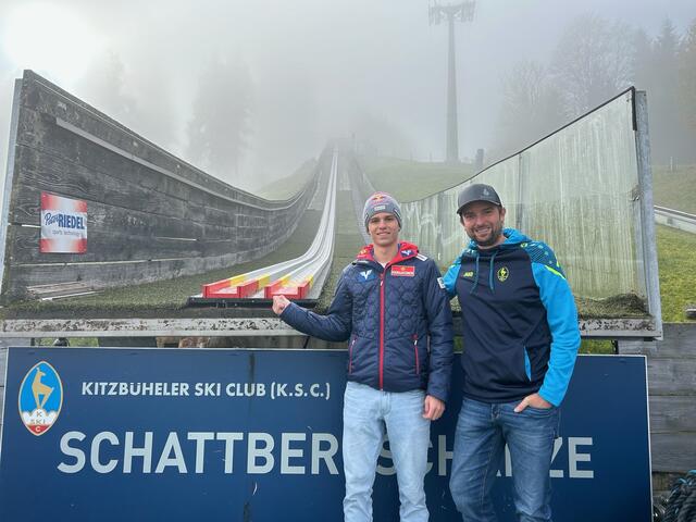 Stefan Embacher mit Seppi Jeneswein vor der neuen Anlaufspur. | Foto: K.S.C./Peter Riedel Gmbh