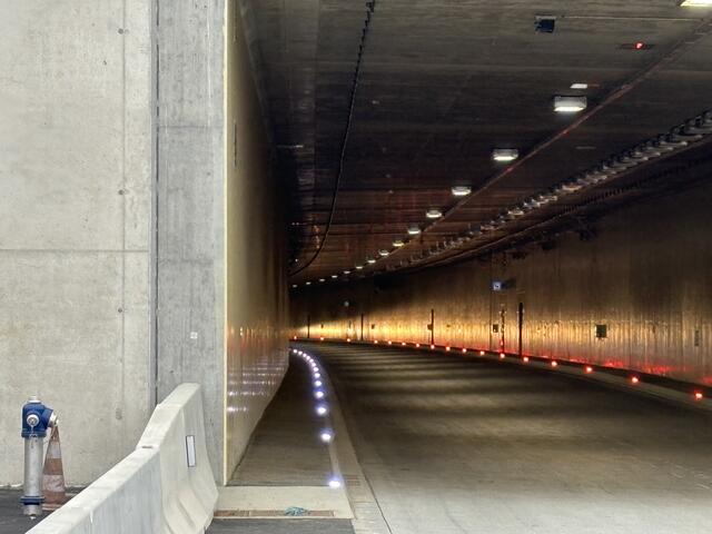 Die Einfahrt in die Unterflurtrasse Königsdorf. | Foto: Martin Wurglits