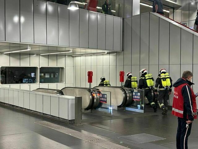 Am Dienstagabend kam es zu einem Brand im Tunnel der U1. | Foto: Martin Baumgartner/MeinBezirk
