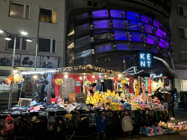 Auch das Domenig-Haus ist feierlich beleuchtet | Foto: Karl Pufler/MeinBezirk