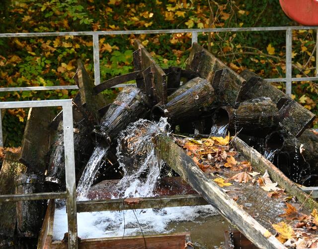 Wasserrad im Welser Tiergarten. 