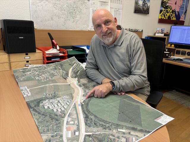 Stefan Schwaninger von der Baudirektion Kapfenberg hat einen guten Überblick über die Baustelle zur Straßenzusammenlegung. | Foto: Kern