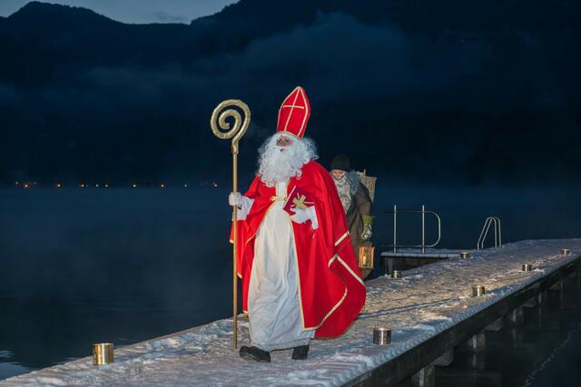 Am 1. Adventsonntag reist der Nikolaus über den Hallstättersee nach Obertraun an. | Foto: Florian Hemetsberger
