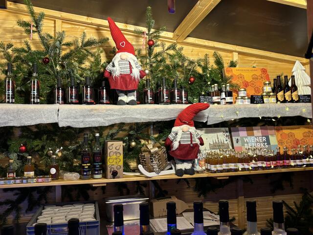 Die Weihnachtswichtel am Weihnachtsmarkt. | Foto: Karl Pufler/MeinBezirk