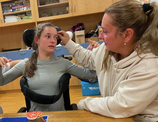 Lada umsorgt ihre große Tochter liebevoll. | Foto: MeinBezirk Perg