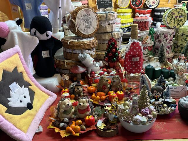 Auch Igel gibt es am Weihnachtsmarkt. | Foto: Karl Pufler/MeinBezirk