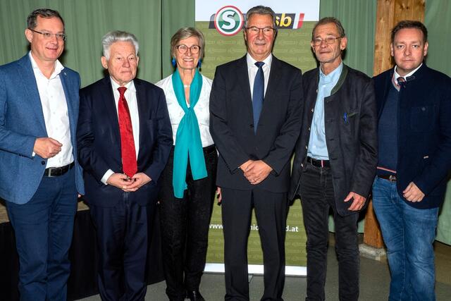 Bürgermeister Bernhard Zwielehner, Landesobmann Josef Pühringer, Bezirksobmann-Stellvertreterin Pauline Büchl, Bezirksobmann Walter Nömaier, Bezirksobmann-Stellvertreter Wolfgang Schönleitner und Seniorenbund Landesgeschäftsführer-Stellvertreter Johann Killinger. | Foto: OÖ Seniorenbund