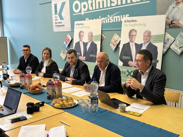 Pressekonferenz  im ÖVP-Heim am Lindenplatz: Jörg Zirbisegger, Eva-Maria Gratzer, Josef Adam, Erwin Fuchs und Markus Dirschlmayr. | Foto: Kern