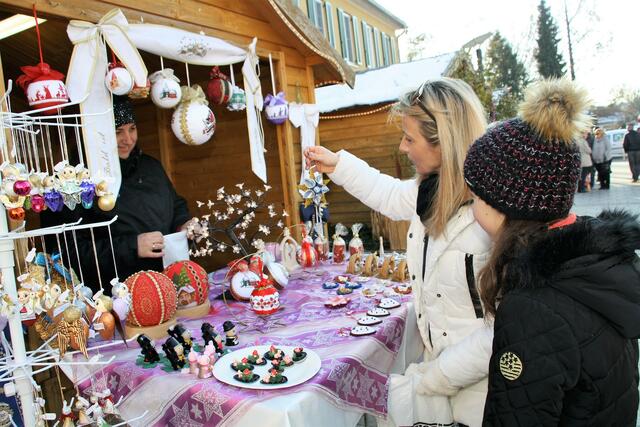Beim Christkindlmarkt in Fernitz und beim Konzert in der Kirche stimmt Albasote Vorenze auf Weihnachten ein. | Foto: Edith Ertl