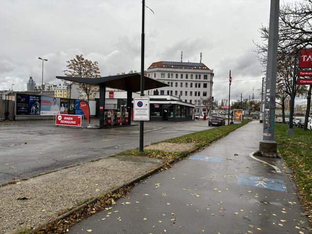 Eine Tankstelle in der Taborstraße klagt Autofahrer wegen unerlaubter Durchfahrt auf Besitzstörung. | Foto: Marlene Graupner/MeinBezirk