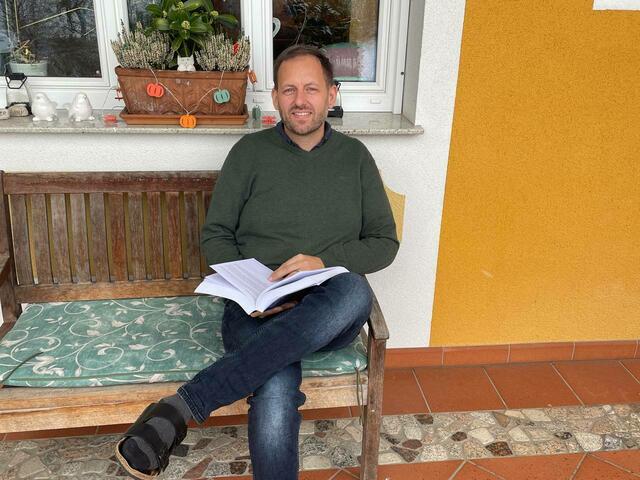 Reiseexperte Dieter Haselsteiner gab Tipps zum Fliegen mit Kindern.