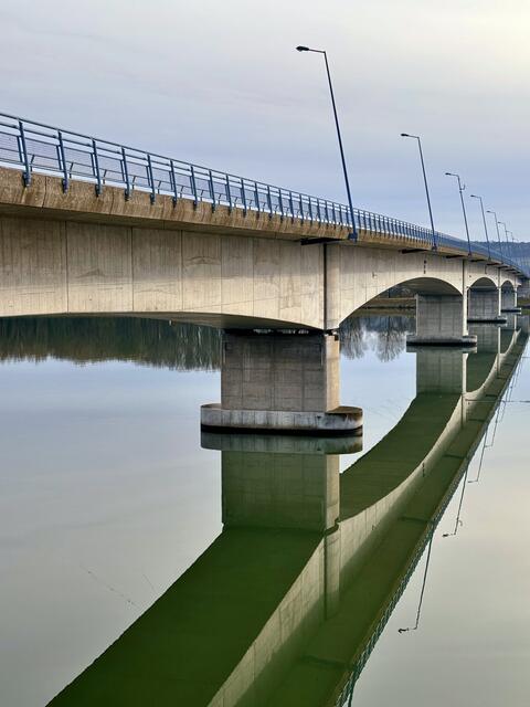 Donaubrücke Pöchlarn 460 m lang, 13,45 m breit, längste Stützweite 105 m.
 | Foto: Franz Dörr