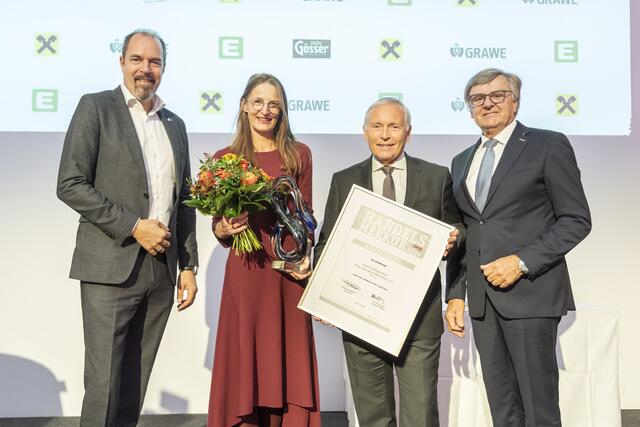 Posch Antiquitäten aus Birkfeld durfte sich über die verdiente Auszeichnung freuen. | Foto: WKO Steiermark/Foto Fischer