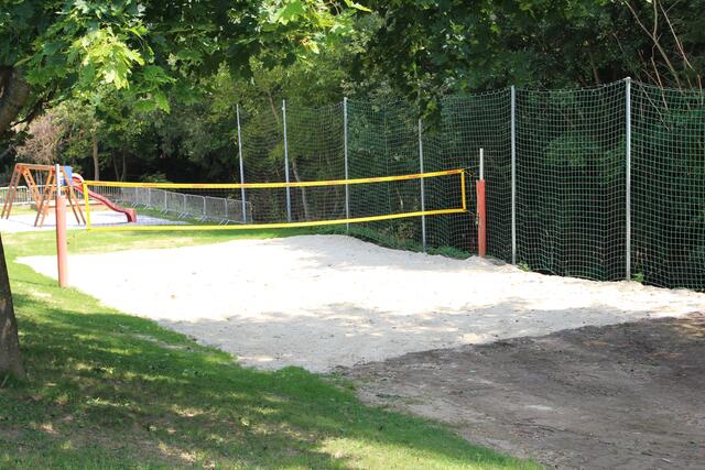 Nach dem Hochwasser wurde der Beachvolleyball-Platz im Freibad Oberschützen erneuert.  | Foto: Gemeinde Oberschützen