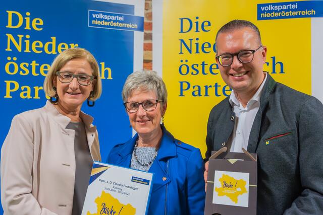 Randeggs Atbürgermeisterin Claudia Fuchsluger (M.) mit Landeshauptfrau Johanna Mikl-Leitner und ÖVP-Landesgeschäftsführer Matthias Zauner | Foto: Volkspartei Niederösterreich