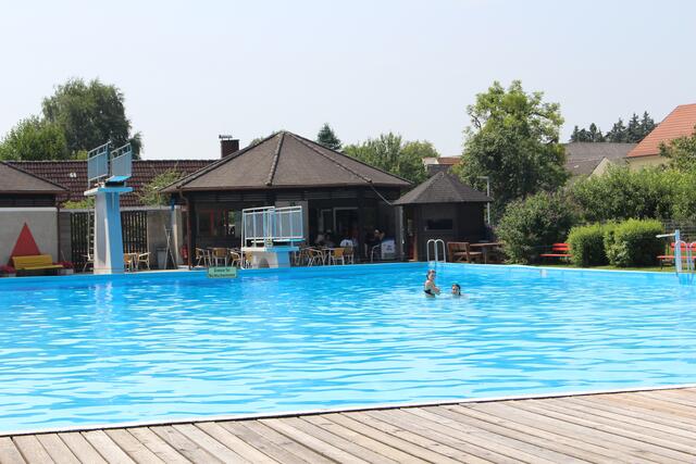 Das älteste Freibad des Burgenlandes soll im nächsten Jahr eine neue Beckenfolie bekommen.  | Foto: Gemeinde Oberschützen