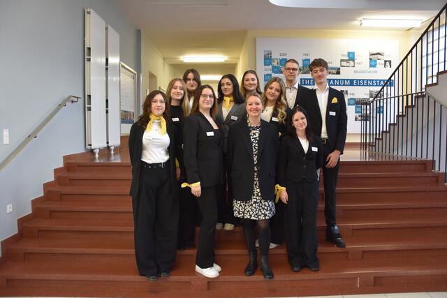 Es präsentierten sich die einzelnen Schultypen mit ihren Vertiefungen und Schwerpunkten.  | Foto: Theresianum Eisenstadt