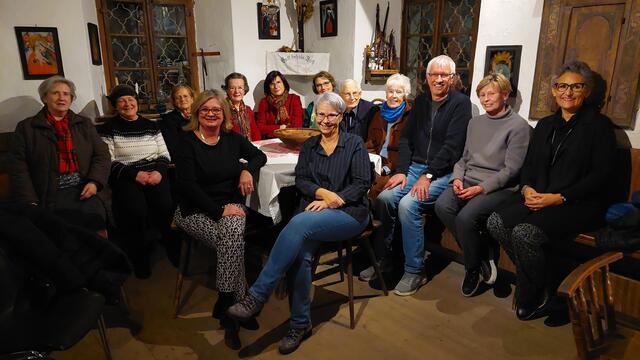 Gudrun Steiner (6. v.r.) und der neue Vorstand des Heimathausvereins mit Kulturstadträtin Judith Pichlmann (4.v.l.). | Foto: Stadt Vöcklabruck