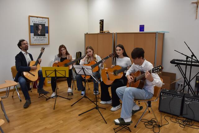 Das Oberstufenrealgymnasium Musik punktete durch hervorragende musikalische Darbietungen im Musiksaal. | Foto: Theresianum Eisenstadt