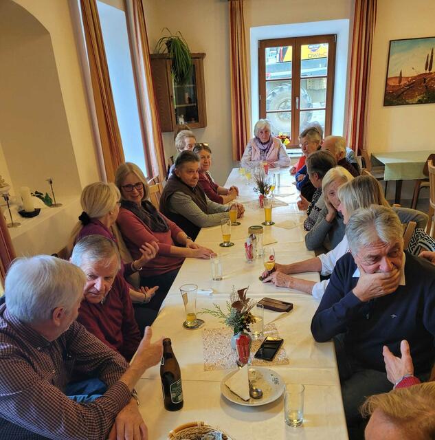 Gemütliches Beisammensein im Pfarrcafé Himmelberg. | Foto: Privat