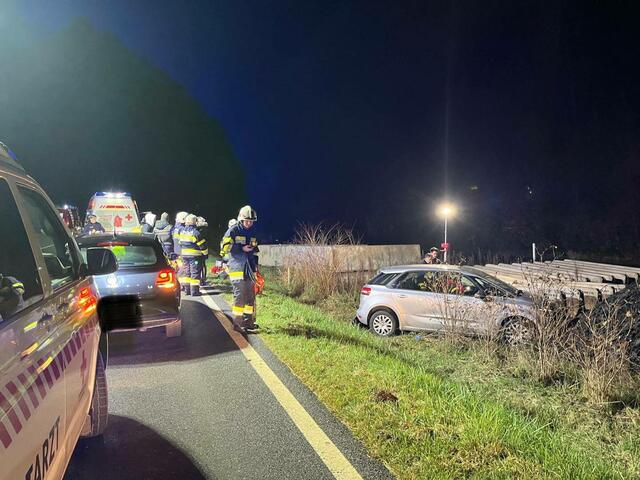 Einsatzkräfte vor Ort. | Foto: Freiwillige Feuerwehr Miklauzhof