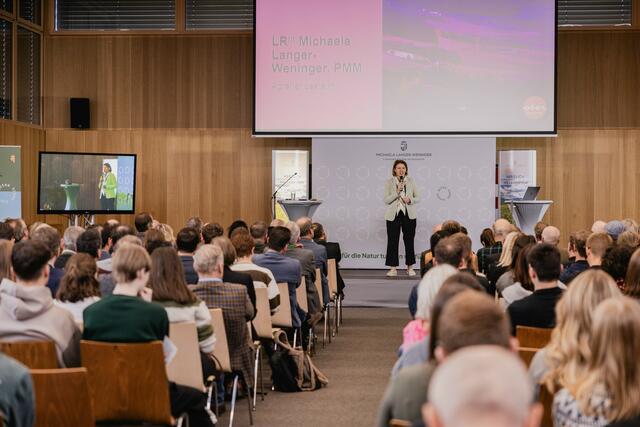Landesrätin Michaela Langer-Weninger, Gastgeberin des oö. Agrar-Innovationstages in der landwirtschaftlichen Fach- und Berufsschule Schlierbach. | Foto: Land OÖ/Gerstmair