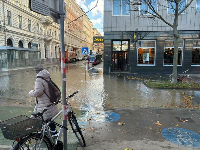 Am Ring kam es zu einem Wasserrohrbruch.  | Foto: Fabian Franz/MeinBezirk Wien