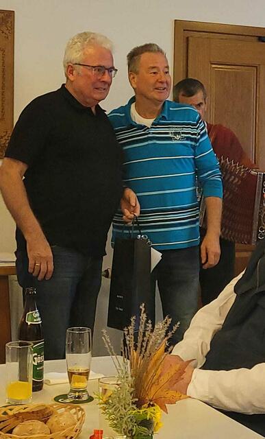 Der Obmann gratuliert Erhard Rauter zum 70. Geburtstag. | Foto: Privat