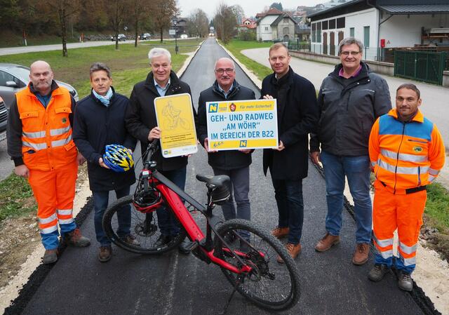 Martin Schoisswohl (Straßenmeisterei Waidhofen/Ybbs), DI Dr. Michael Platzer (NÖ Straßendienst), LAbg. Anton Kasser in Vertretung von Landeshauptfrau Johanna Mikl-Leitner, Gerhard Lueger (Bgm. von Ybbsitz), LAbg. Alexander Schnabel in Vertretung von LH-Stellvertreter Udo Landbauer, Franz Grottenthaller (Leiter der Straßenmeisterei Waidhofen/Ybbs), Walter Enickl (Straßenmeisterei Waidhofen/Ybbs). | Foto: NÖ Straßendienst