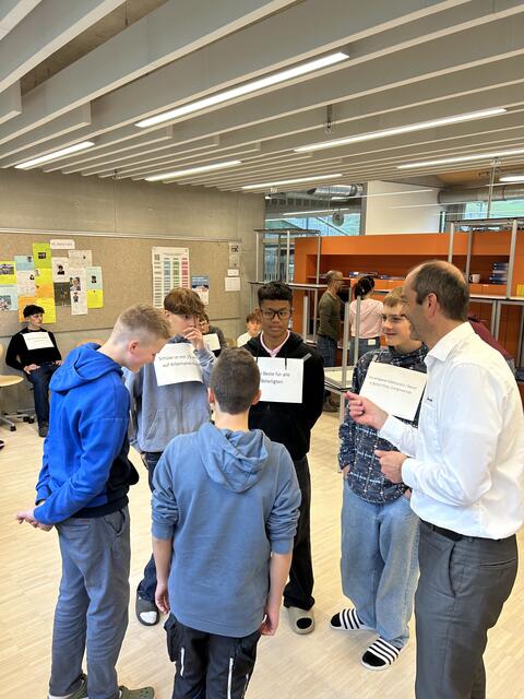 Die innovative Methode ermöglichte es den Schülern, komplexe Zusammenhänge visuell und erfahrbar zu machen. 