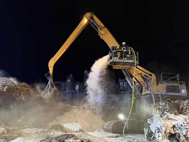 Die Feuerwehr konnte die Flammen auf den Brandherd begrenzen. | Foto: Freiwillige Feuerwehr Laxenburg