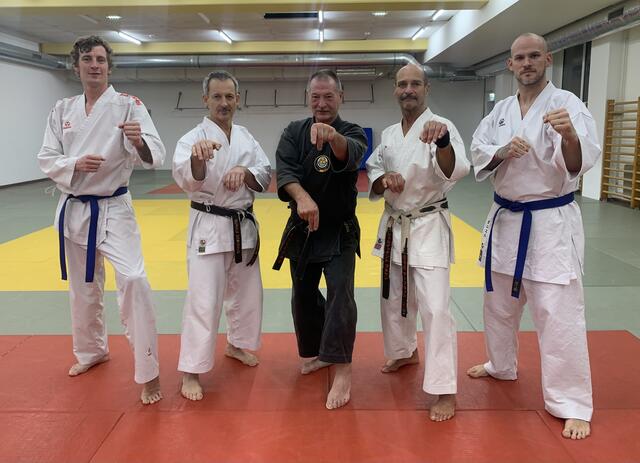 Die vier Köflacher Karateka Ferdinand Hörmann,  Harald Gspurning, Daniel Steinbauer und Gregor Menck mit Hubert Laenen aus Belgien | Foto: Hörmann