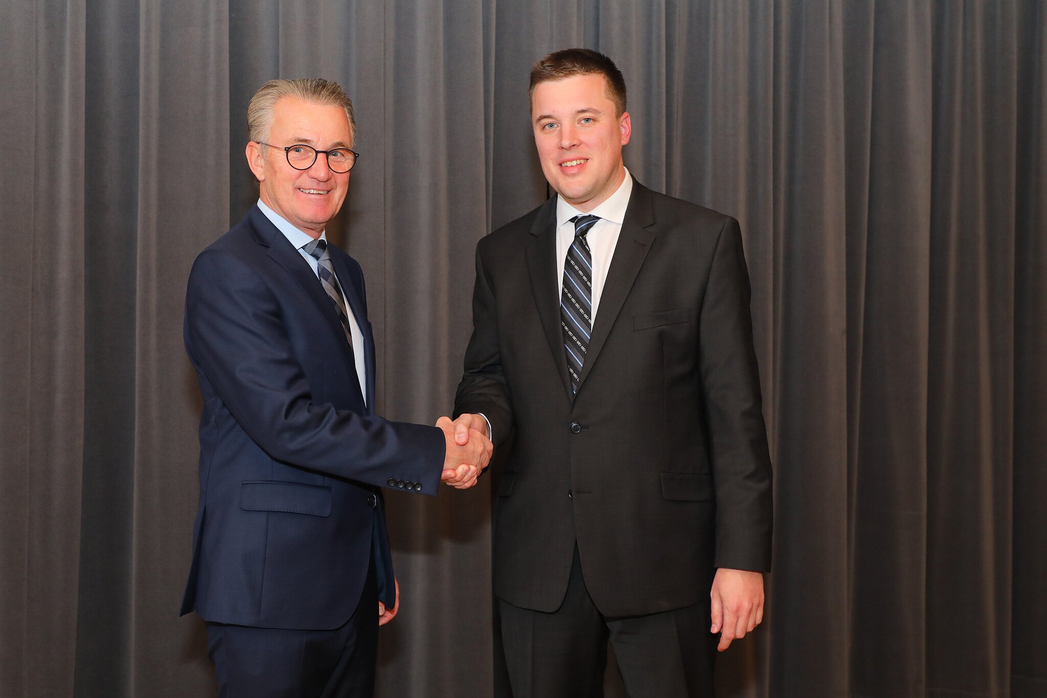 Samberger-bergibt-Pr-sidentschaft-an-Gsaxner