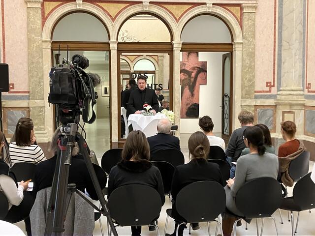 Kurator NIkolaus Kratzer bei seiner Ansprache | Foto: Stockmann