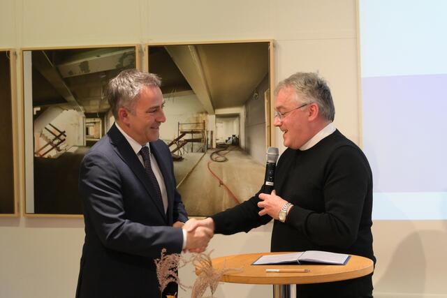 Herwig Ortner und Stadtpfarrer Christian Hauser. | Foto: eds/Naghsi