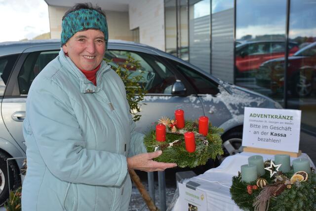 Goldhauben-Frauen St. Georgen am Walde: Verkauft werden die Adventkränze beim Sparmarkt Haas ab Freitag, 22. November 2024, 8 Uhr, zu den Öffnungszeiten bis 30. November. | Foto: Robert Zinterhof
